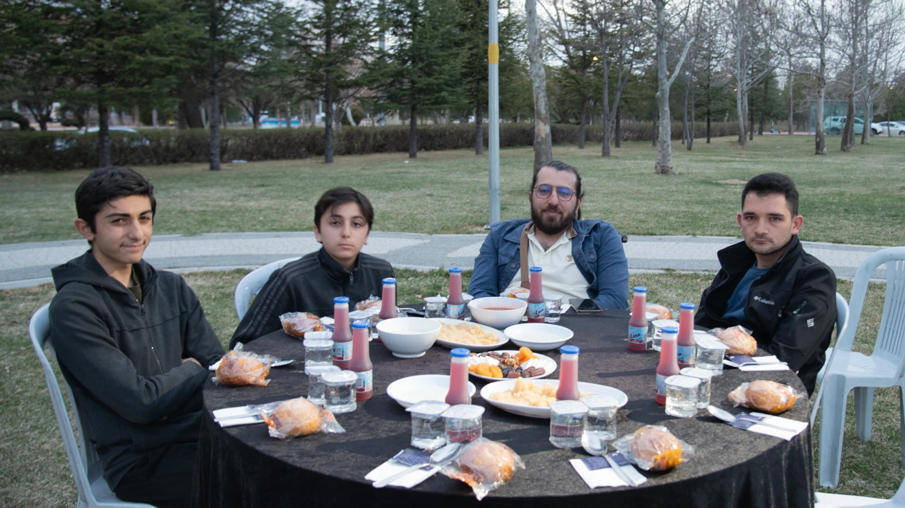 Depremzede ve engelli öğrenciler, iftar programında ağırlandı